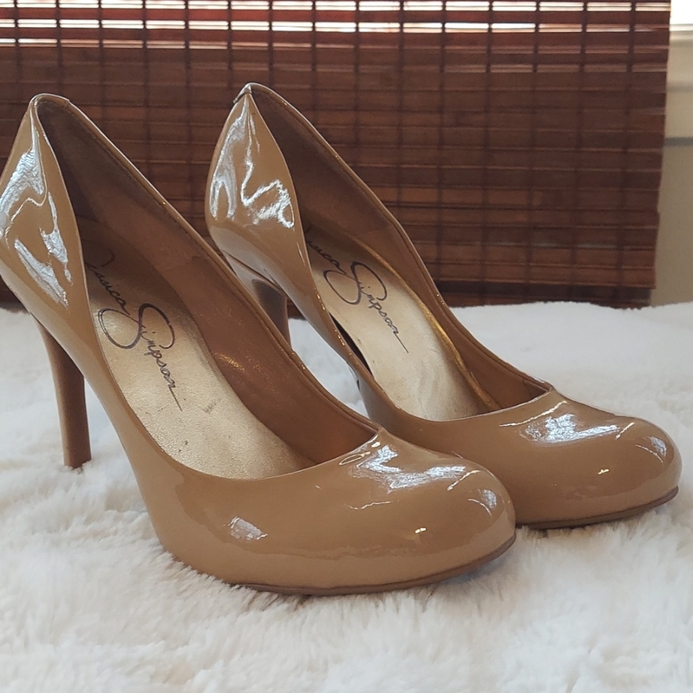 Jessica Simpson nude leather patent heels size 8